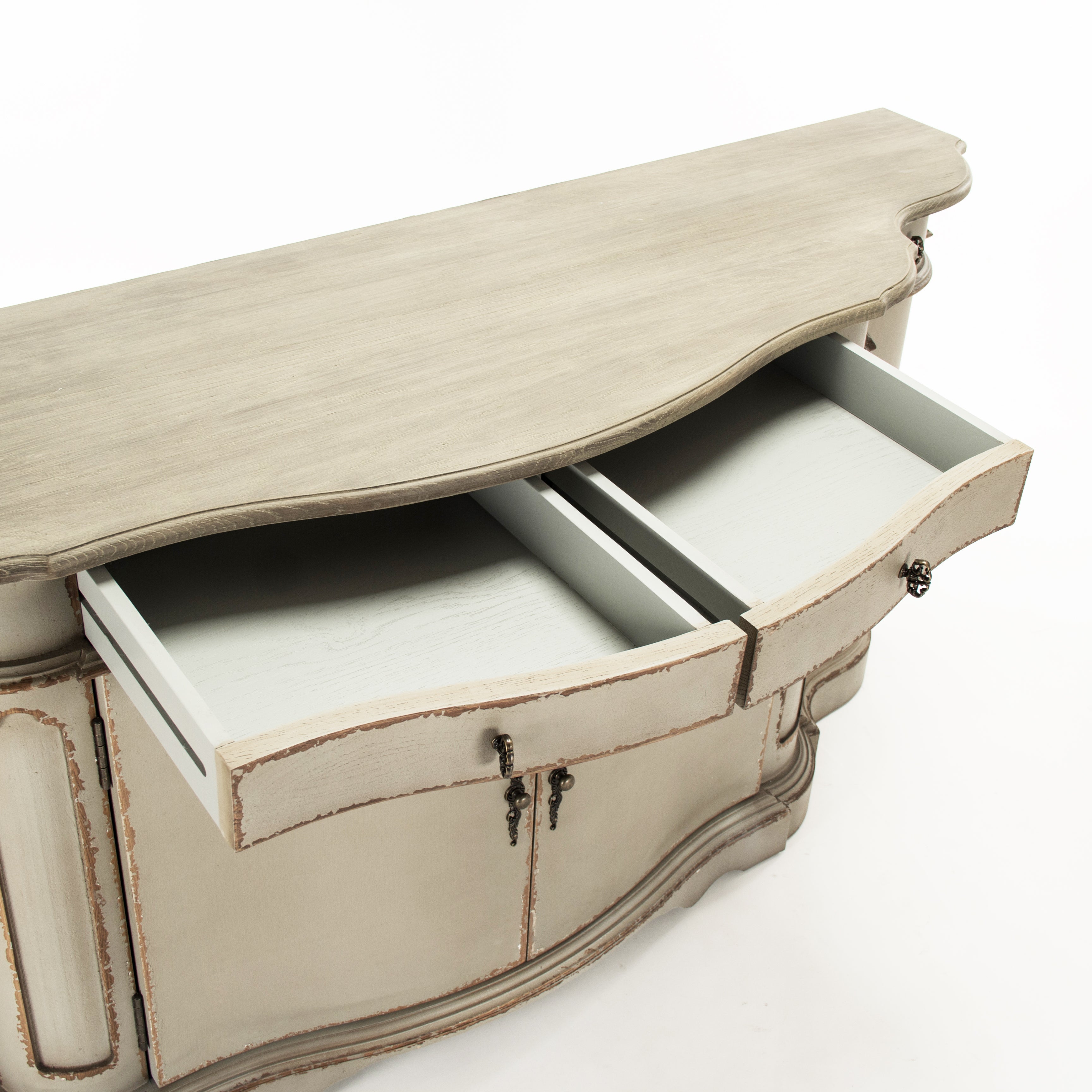 Antique-style Courbet Buffet in oak and pine with a timeless appeal.